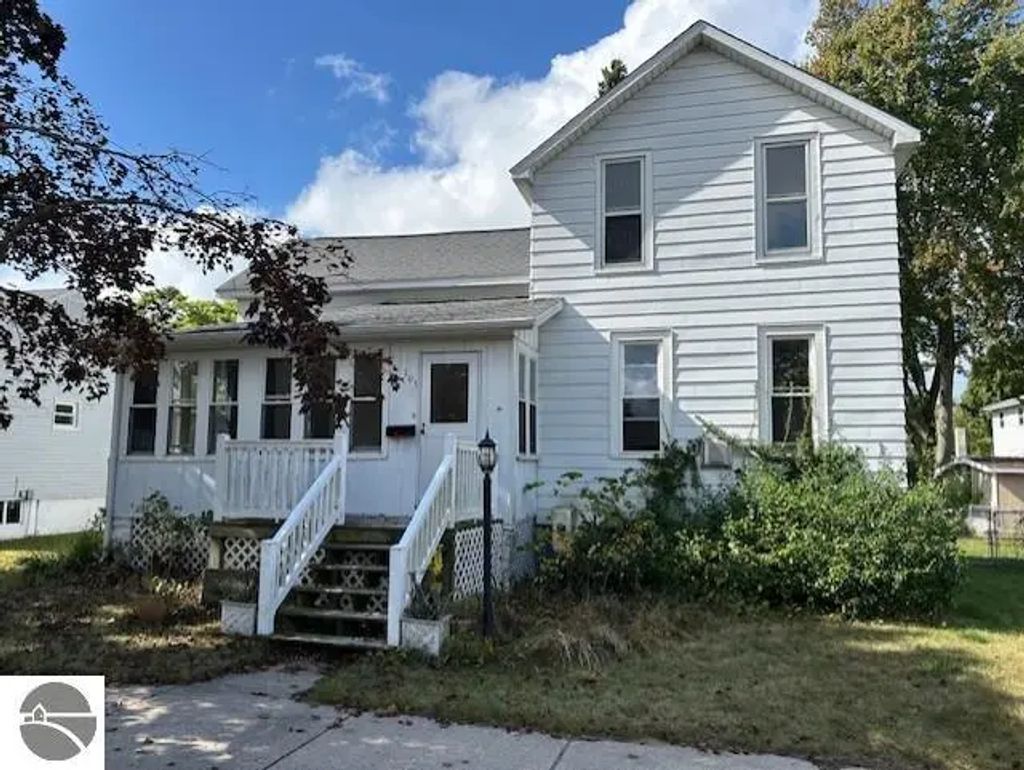 105 Wadsworth Street, East Tawas