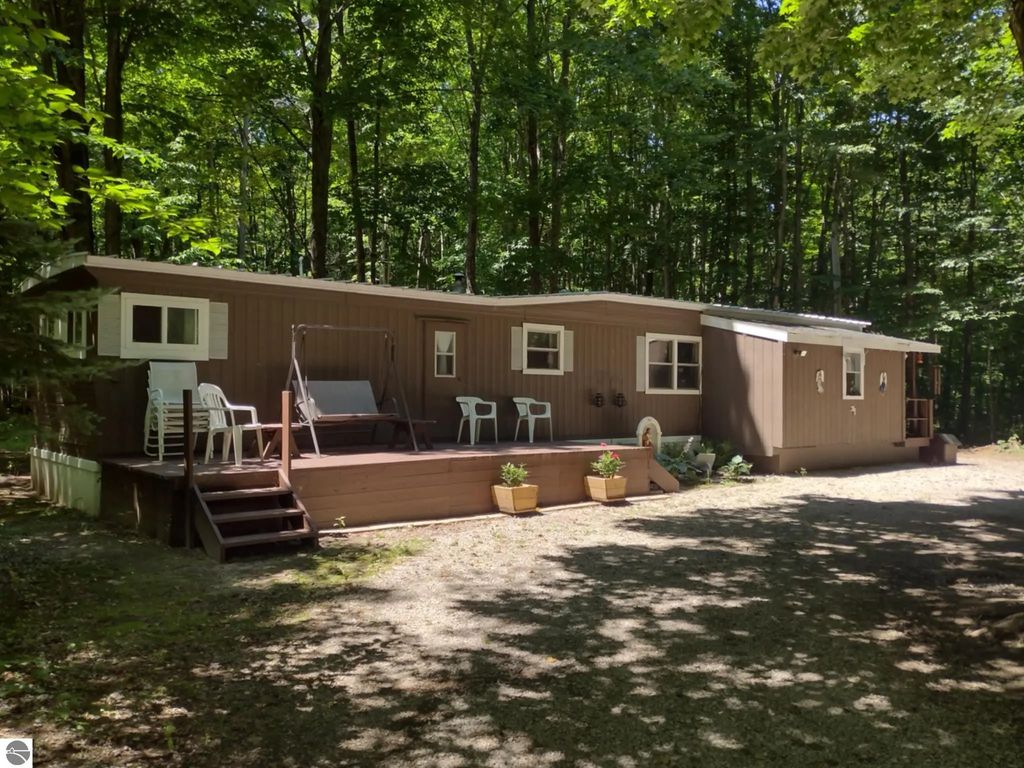 7512 Greenleaf Drive, Mancelona