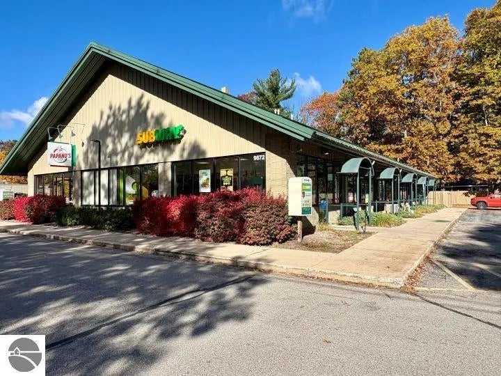 9672 Us-31 300, Interlochen