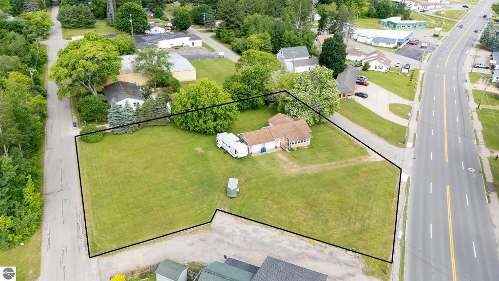 103 Beech, Houghton Lake