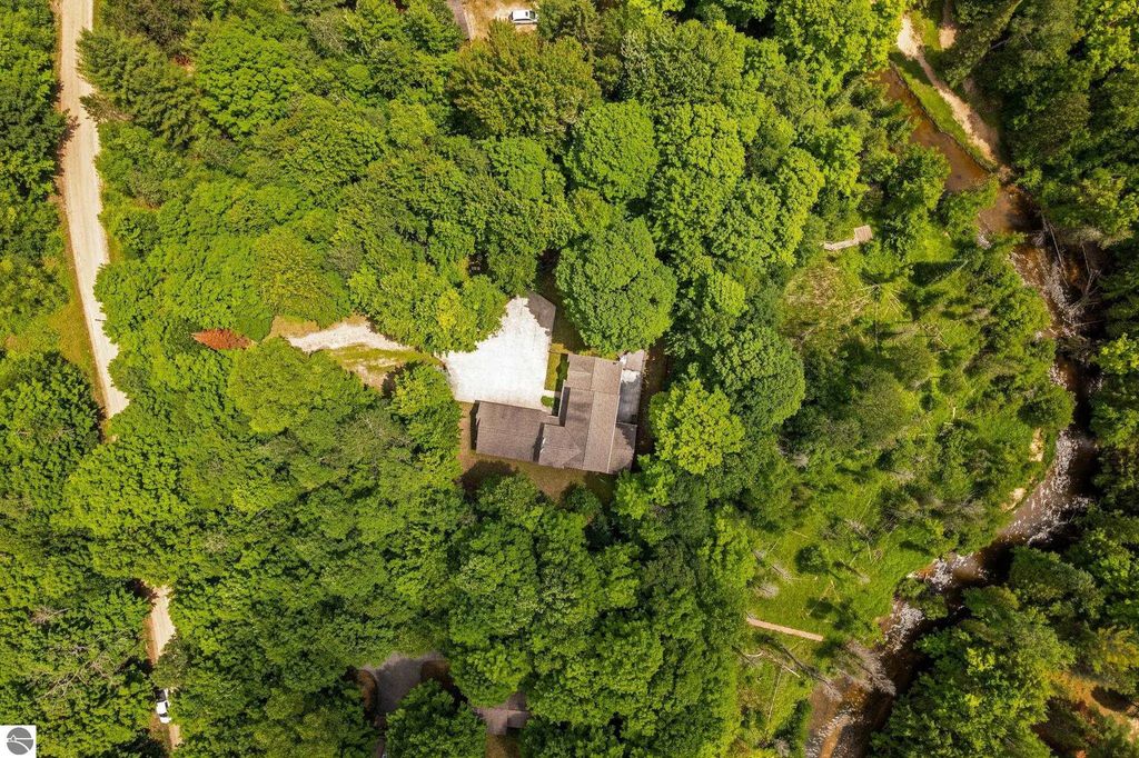 15445 Holly Drive, Thompsonville