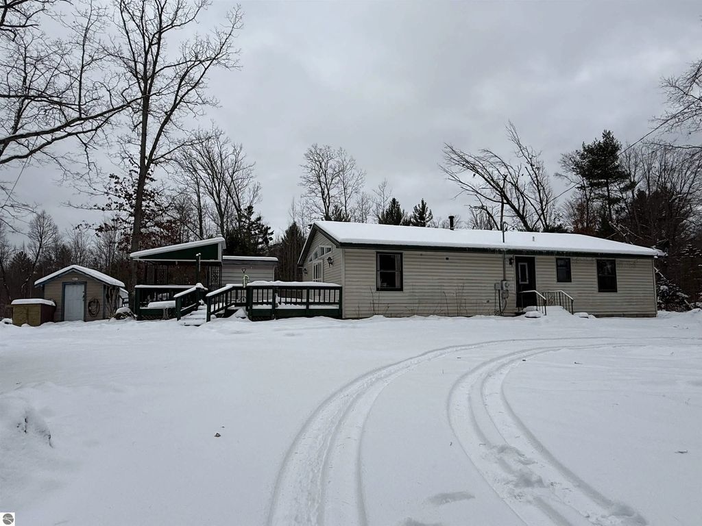 6595 Wickert Road, Hale