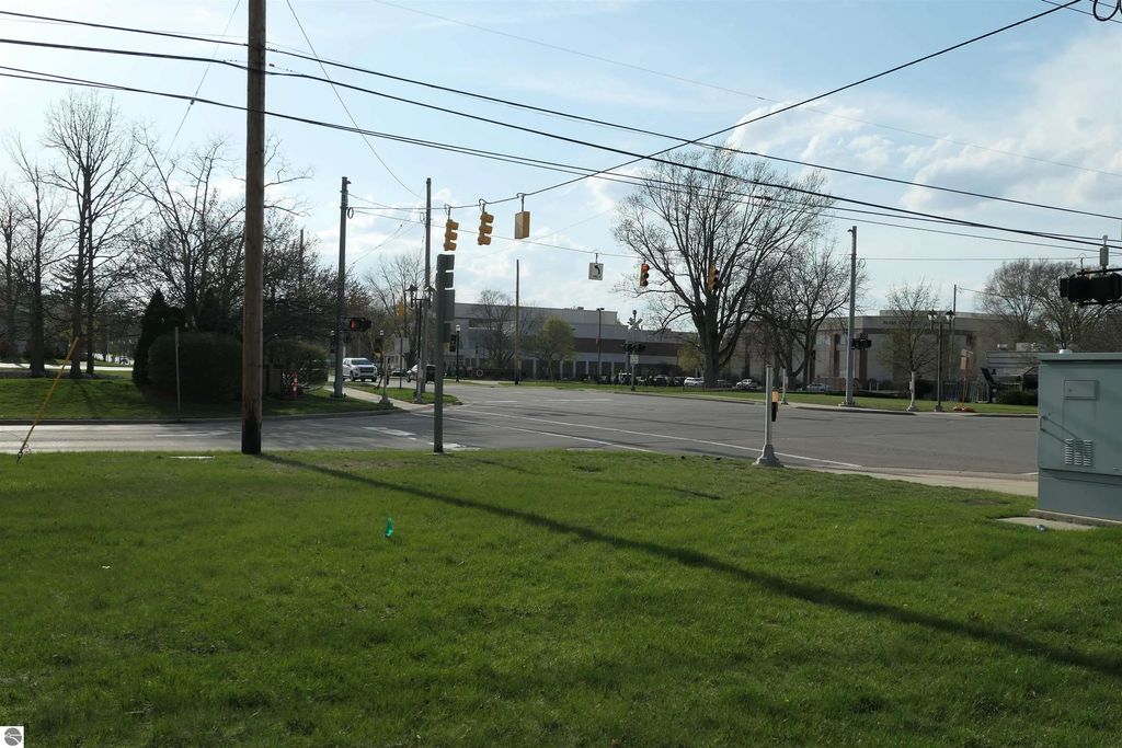323 W Superior Street, Alma