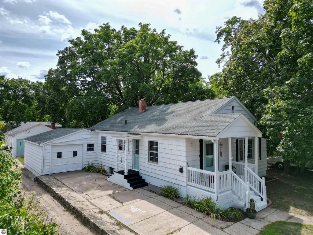 1104 E Broadway, Mt Pleasant