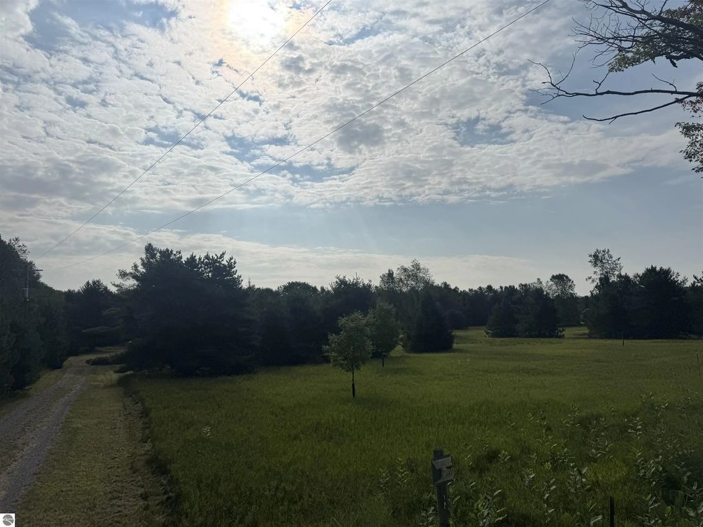 1537 S Poor Farm Road, Mikado