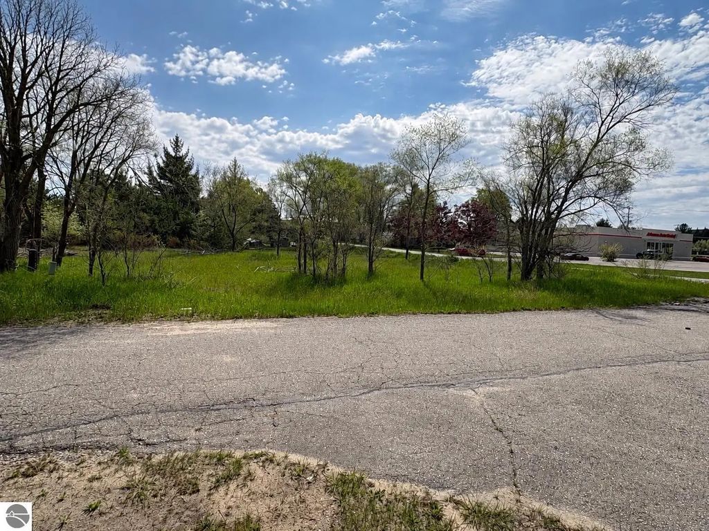 Gilbert Avenue, Acme