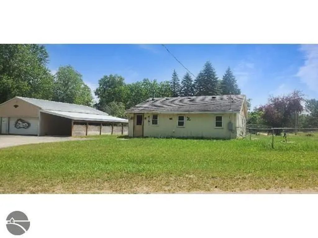 6191 Half Moon Drive, Lake