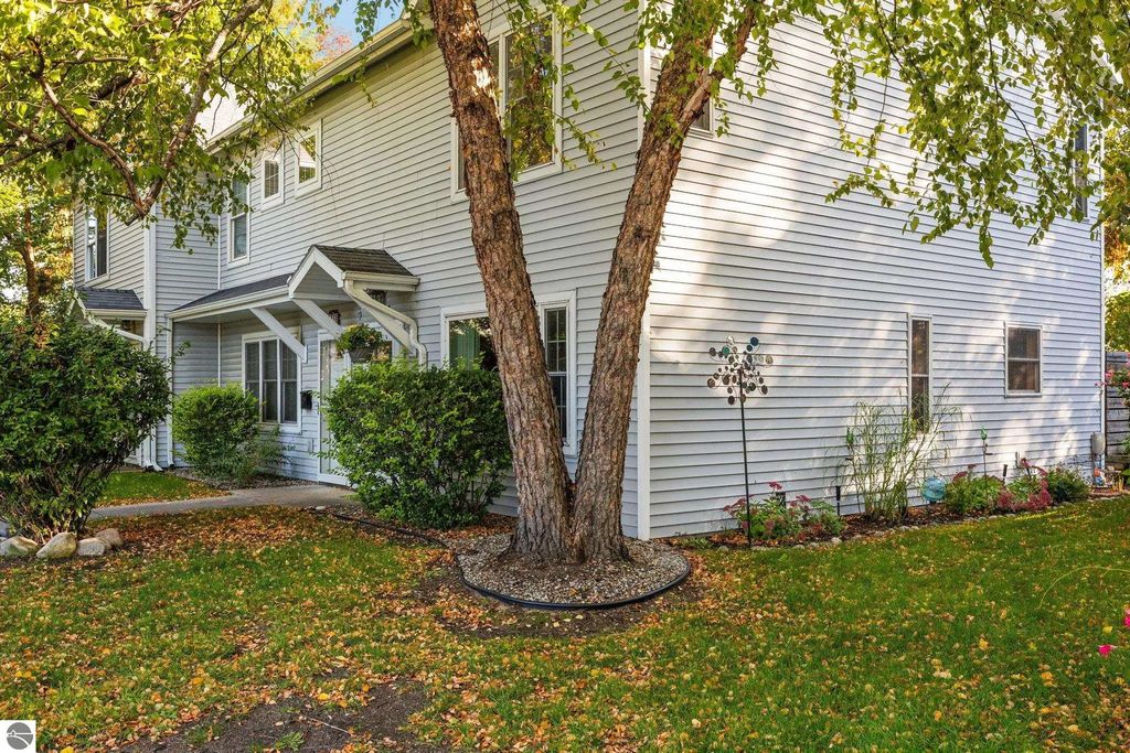 711 Lake Avenue #10-c, Traverse City