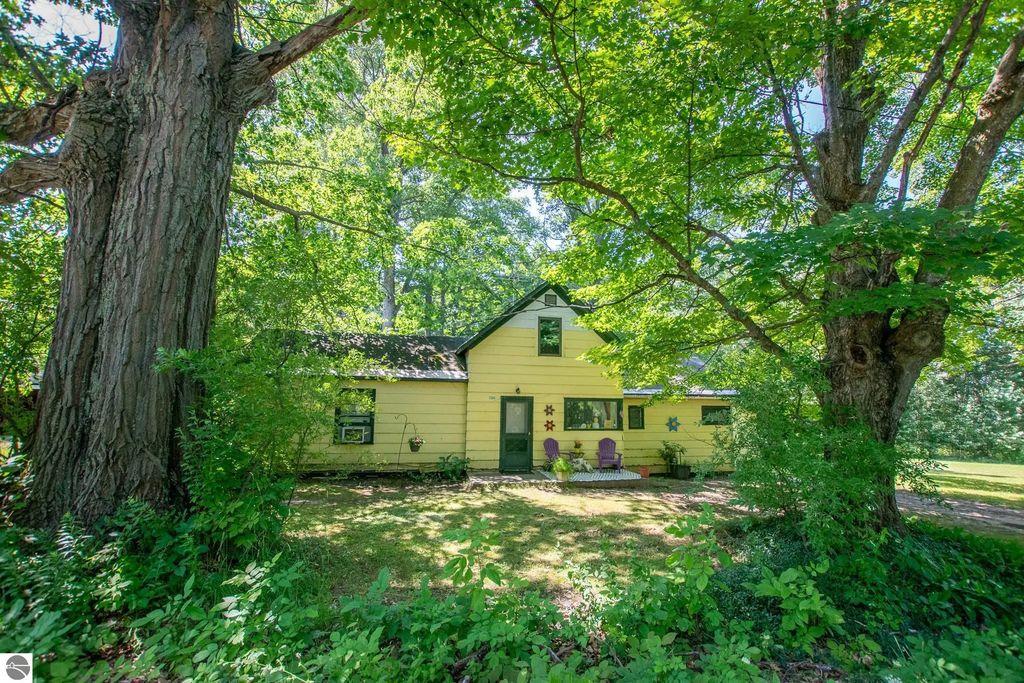 1304 S Richter Road, Suttons Bay