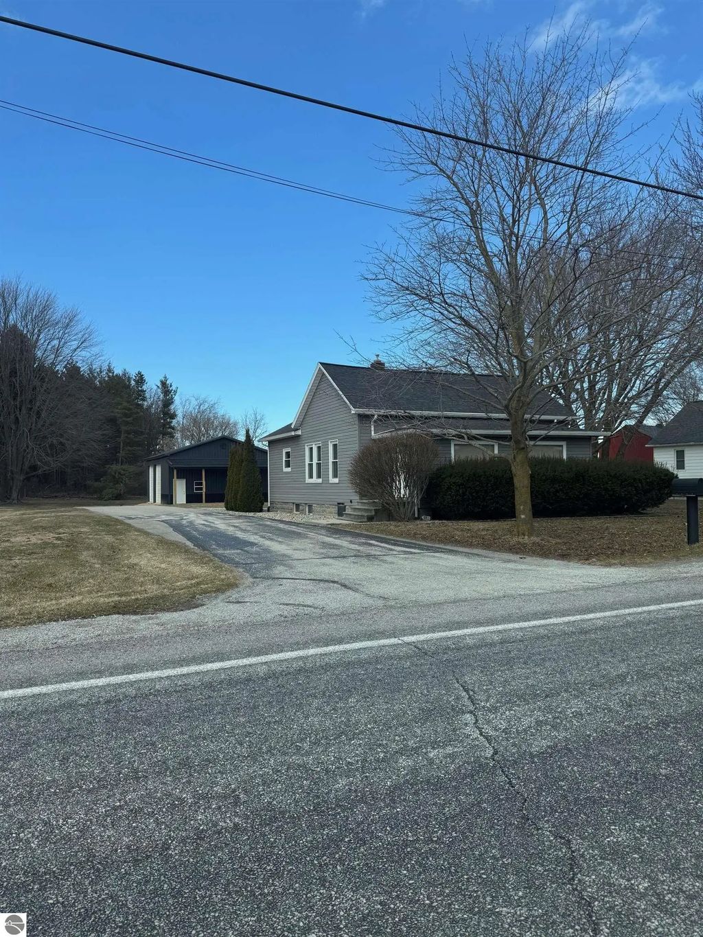 1121 W Midland Road, Bay City