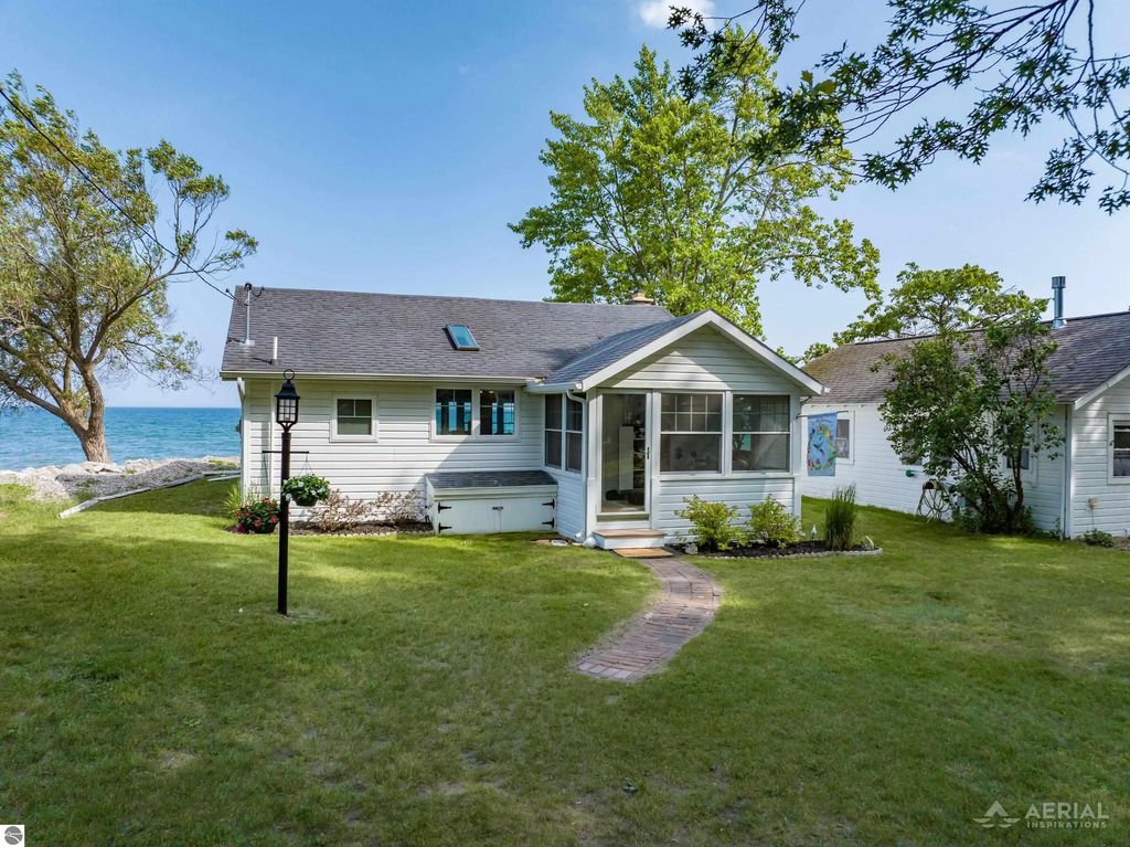 735 West Lane, East Tawas