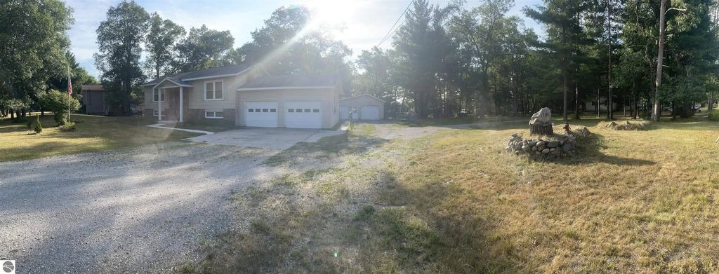 5700 W Weir Road, Oscoda