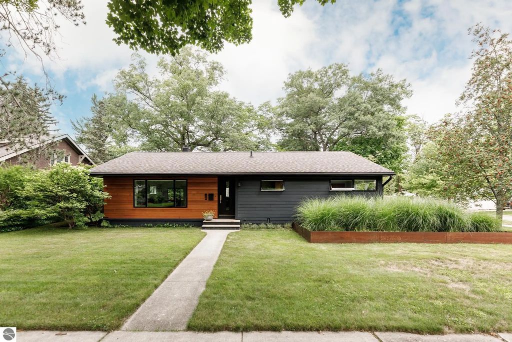 604 Sixth Street, Traverse City