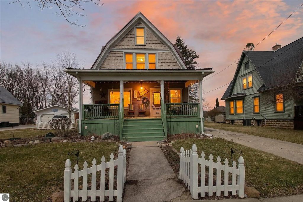 121 E End Street, Alma