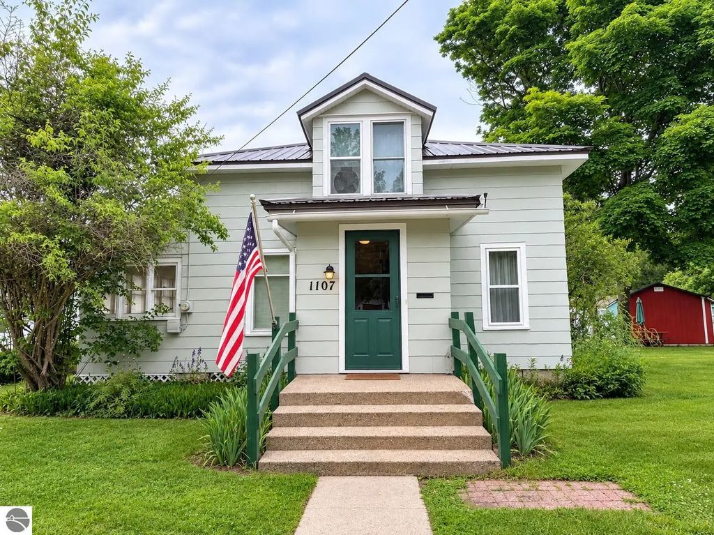 1107 Michigan Avenue, Alma