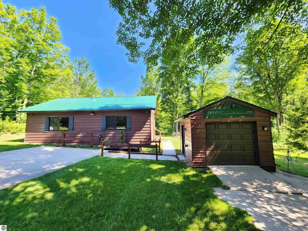 9817 Montrose Drive, Mancelona