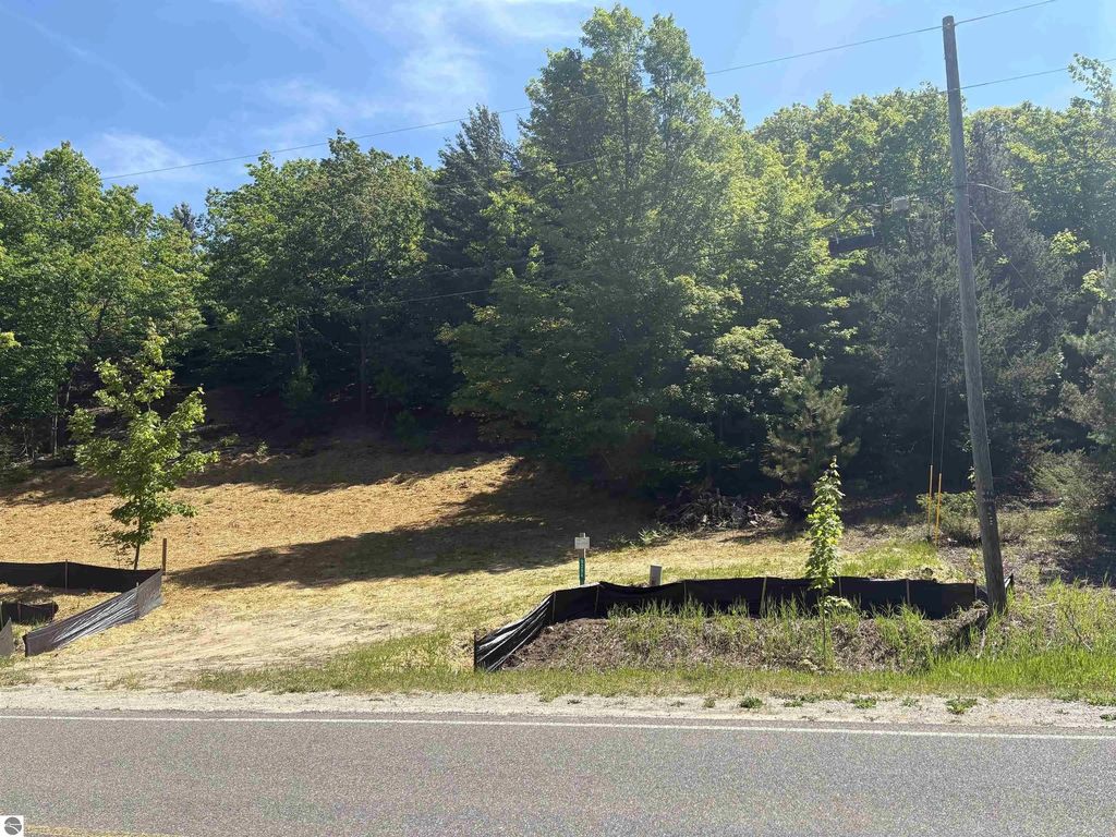 9394 E Hoxie Road, Cedar