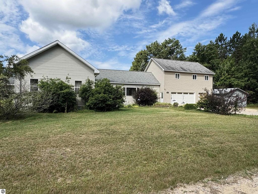 8994 S Oak, Grayling