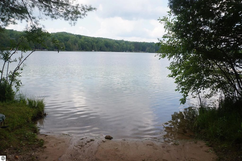 13992 Merrill Avenue, Kalkaska
