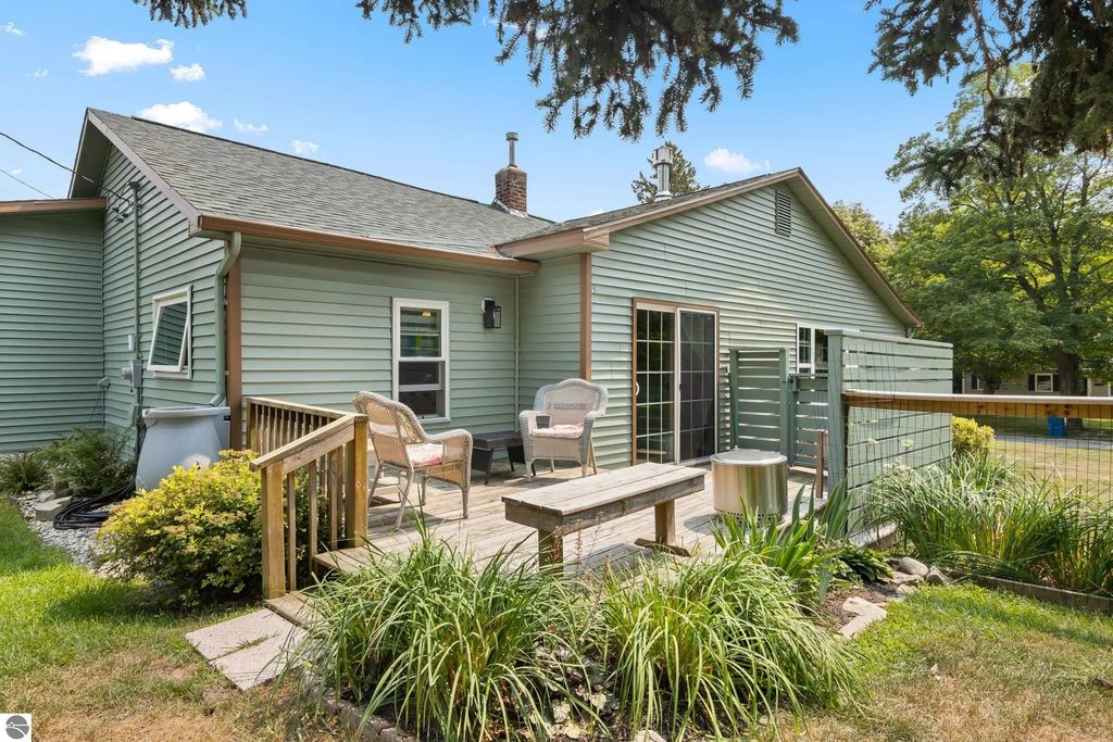 915 Elm Street, Frankfort