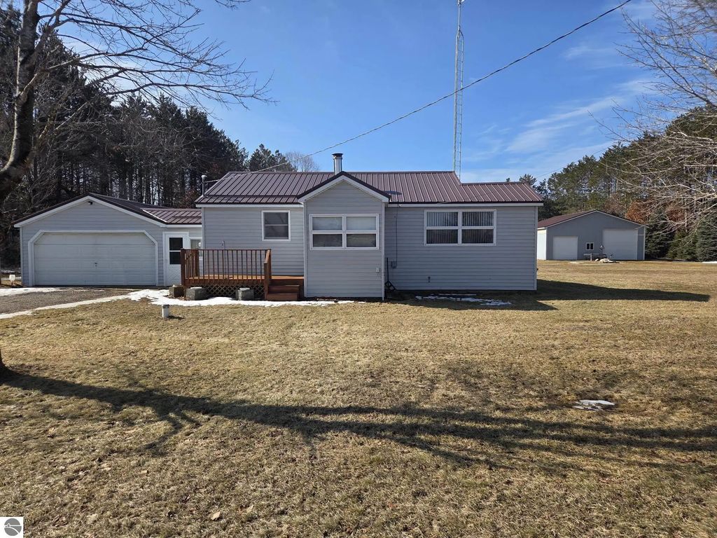 2353 N School Road, Weidman