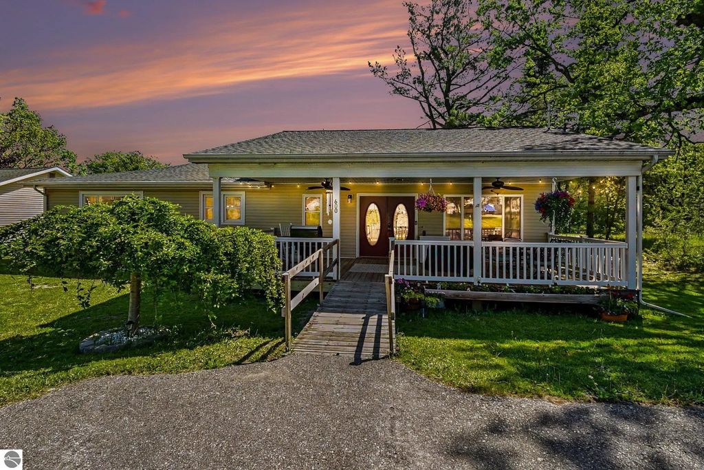 600 Second Avenue, Hale