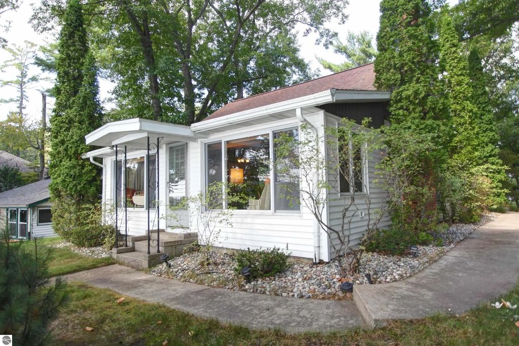 2624 Crescent Shores Drive, Traverse City