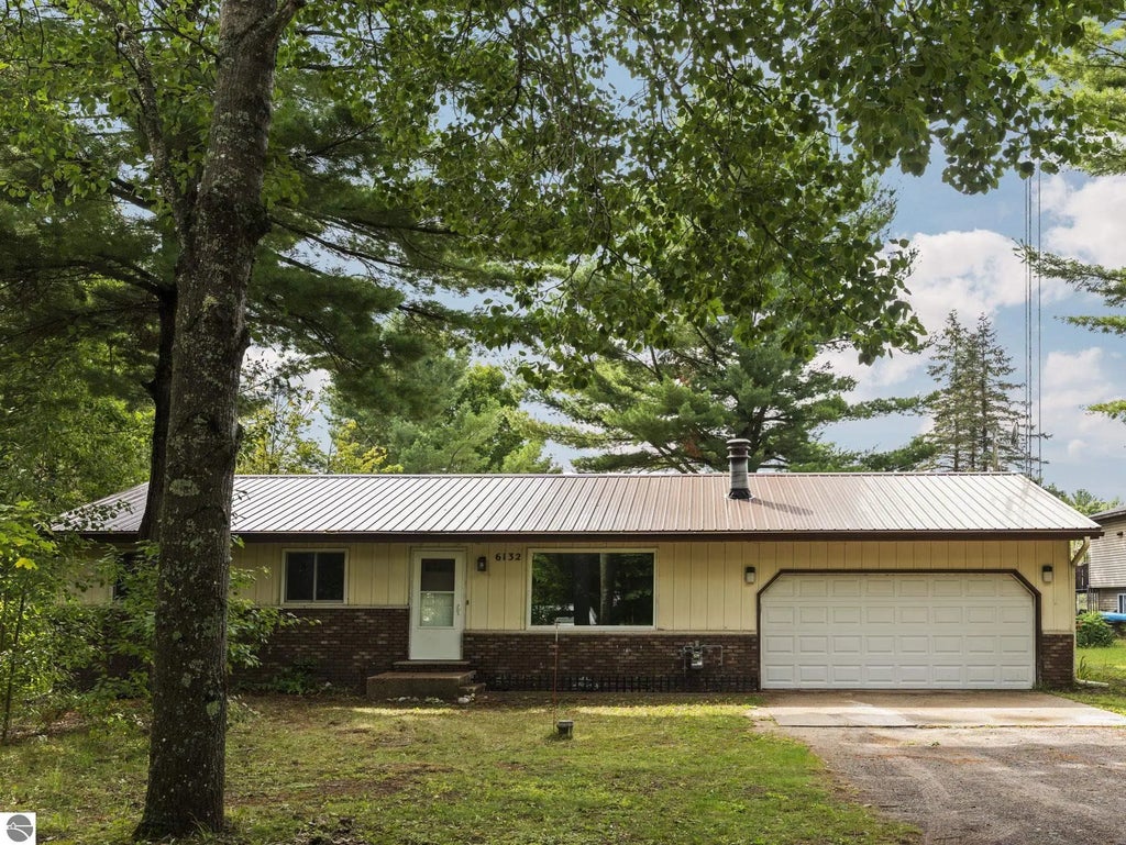 6132 N Reynolds Road, Lake Ann