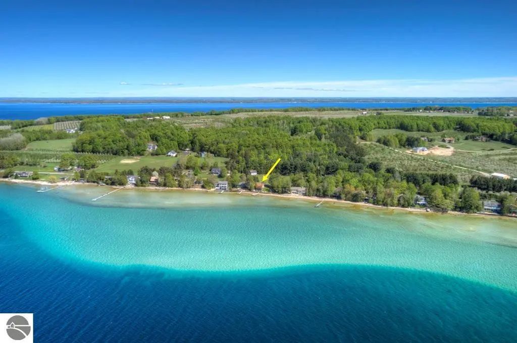 488 S Stony Point Road, Suttons Bay