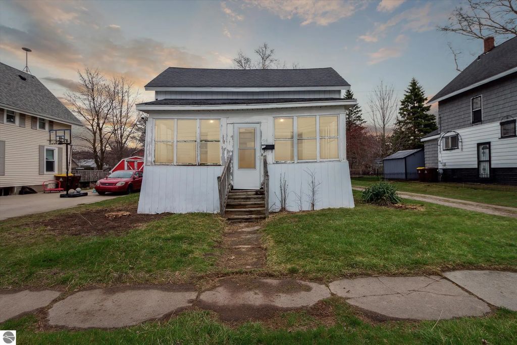 724 Bridge Avenue, Alma