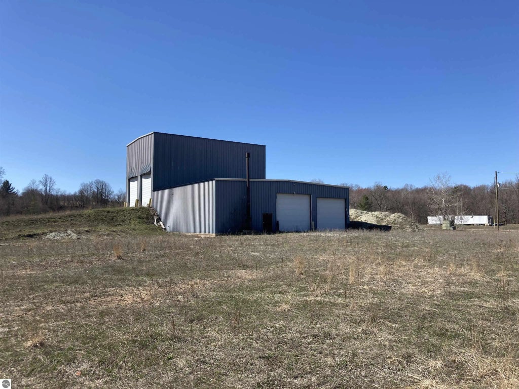 1680 Ne Plum Valley Road, Mancelona