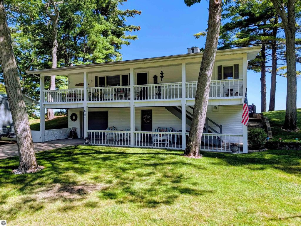 837 Crescent, Au Gres