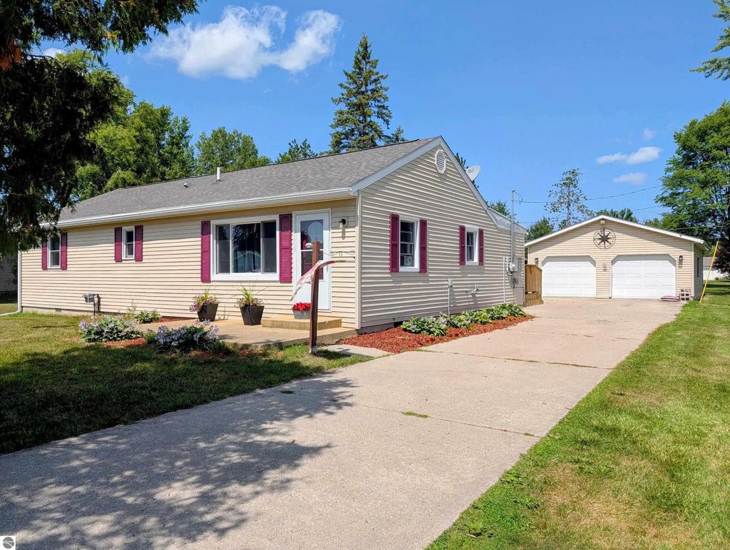 124 W Saginaw Street, Au Gres