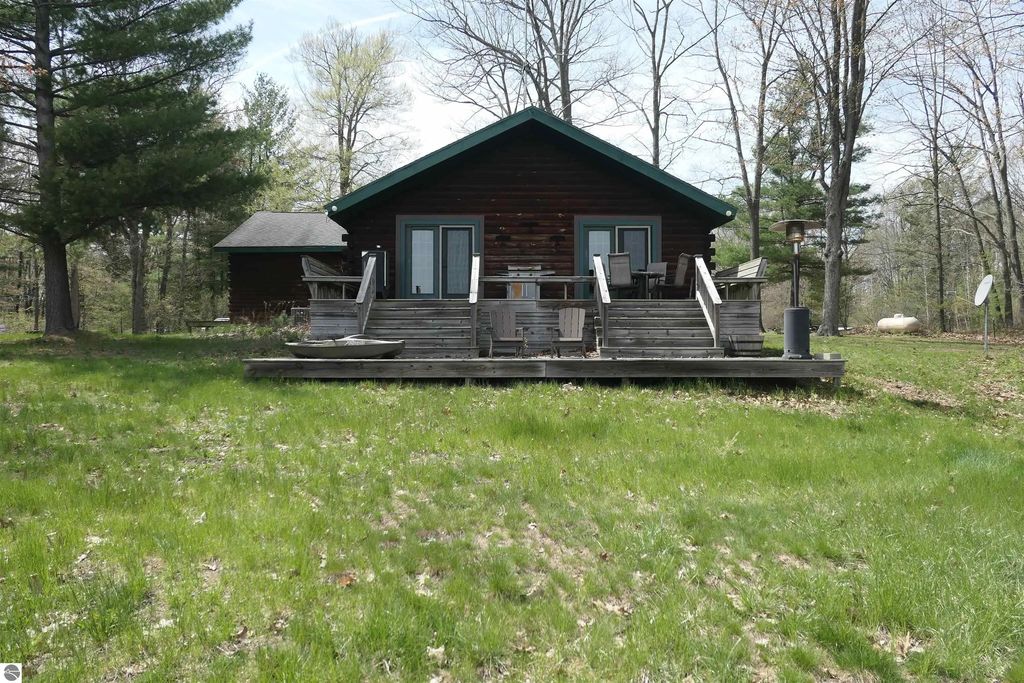 6480 W Lake Shore, Remus