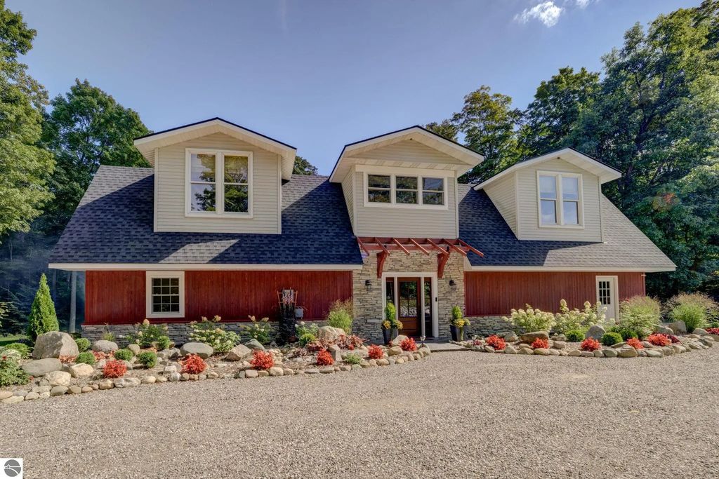 9860 E Bingham Road, Traverse City