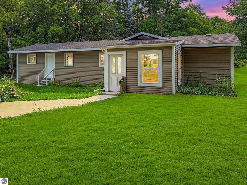 9010 E Edgar Road, Vestaburg