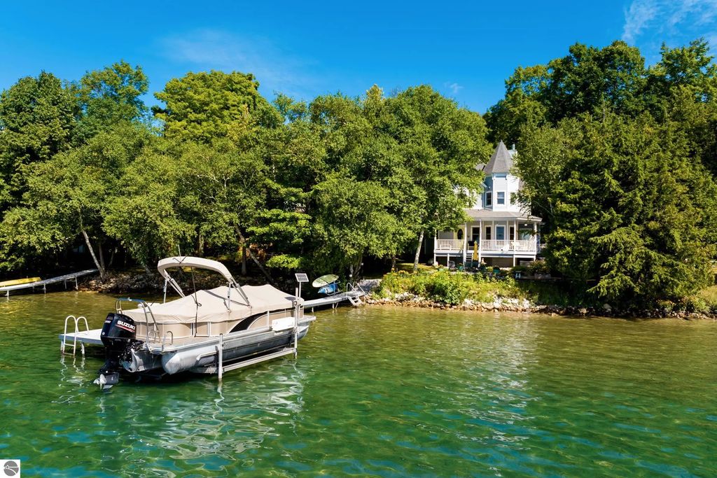 10888 Quin Sig A Mond Lane, Central Lake