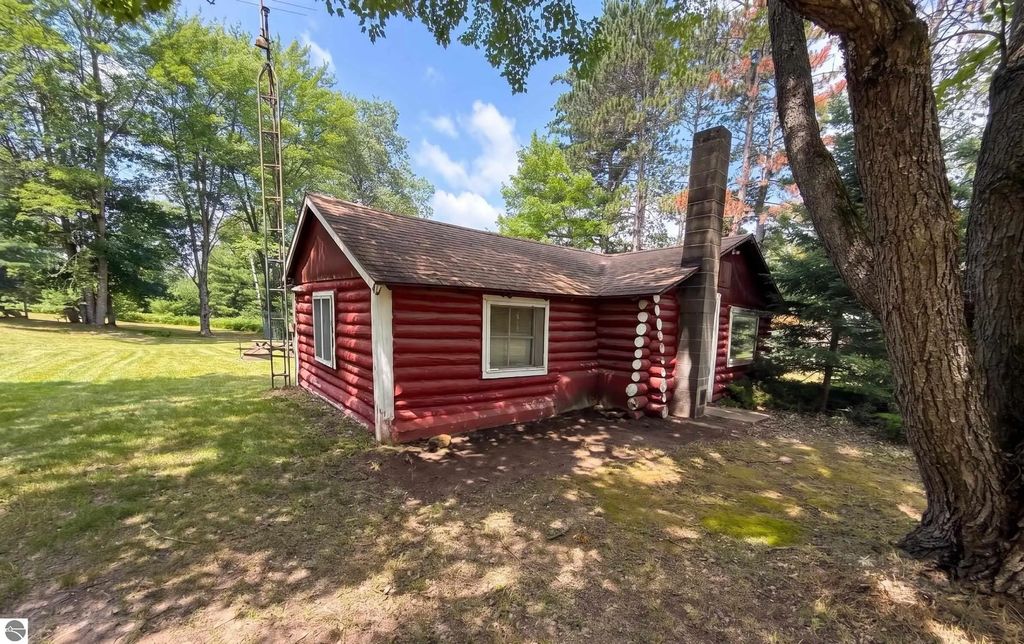 13276 S Sharon Road, Se, Fife Lake