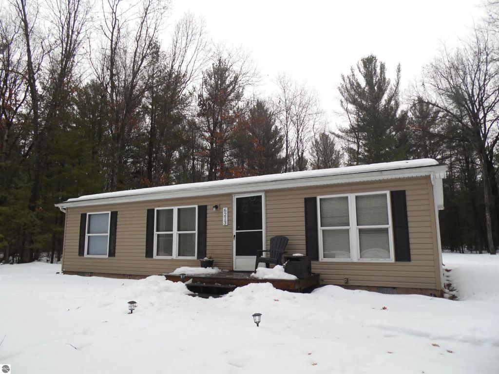 6213 Hillside Drive, Alger