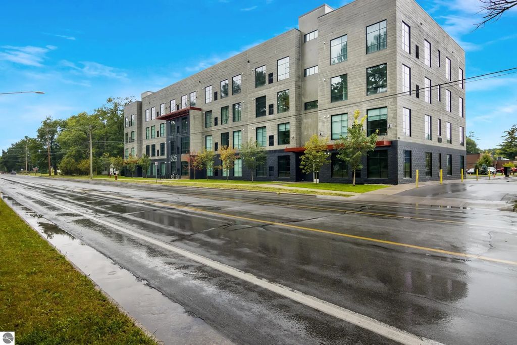1825 E Eighth Street #214, Traverse City