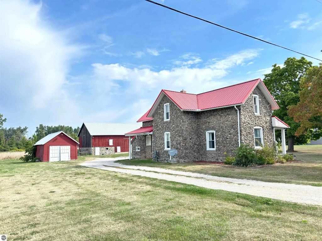 3691 E Rosebush Road, Rosebush