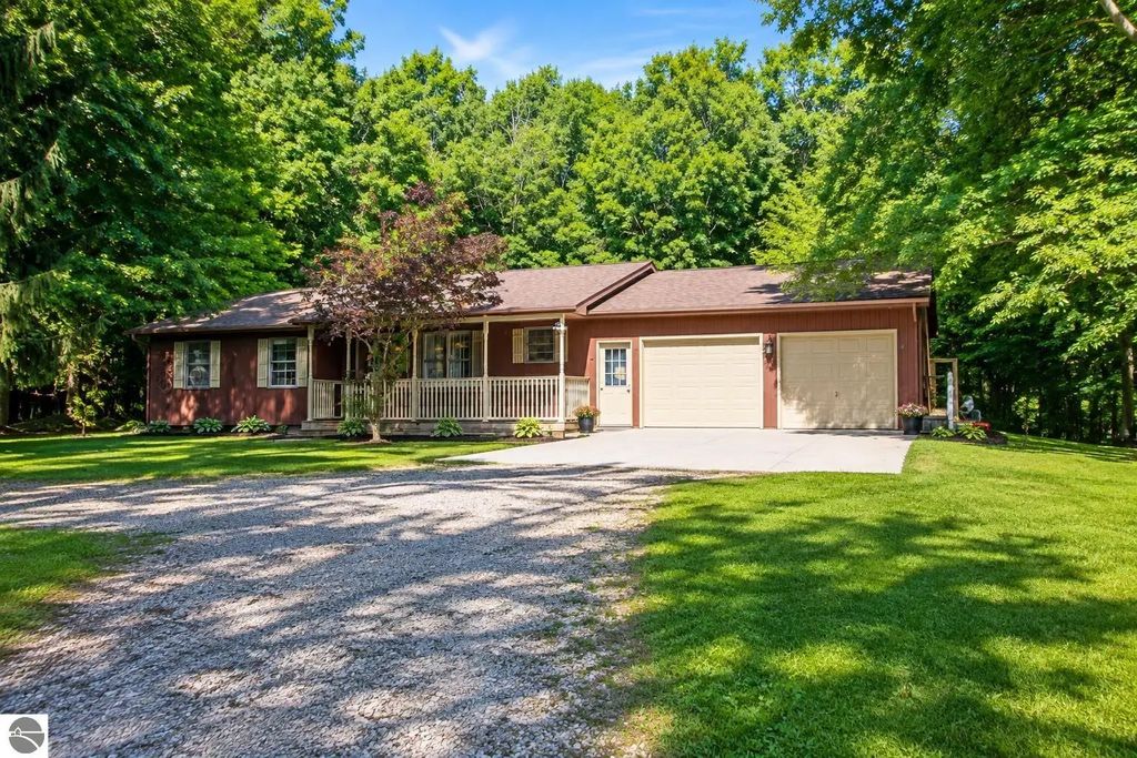 5383 N Rich Road, Alma