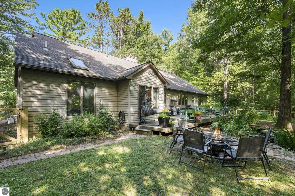 5522 Trager Road, Traverse City