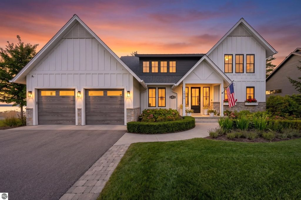 15724 Shoreline Court, Traverse City