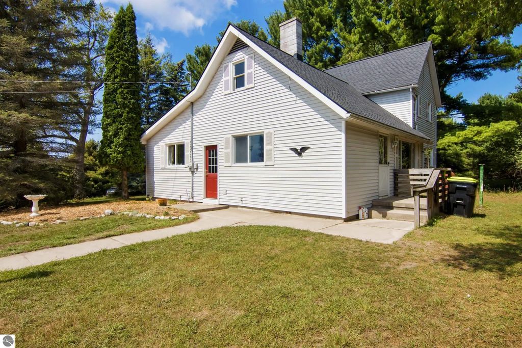 7726 Peebles Road, Central Lake