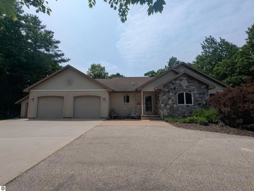 8544 Esmond Road, Hale
