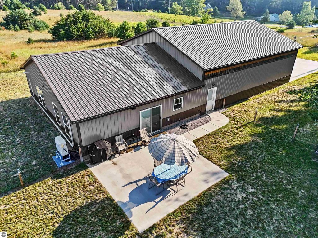 11941 N 17 Road, Buckley
