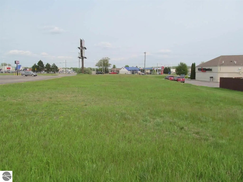 3910 S Mackinaw Trail, Cadillac