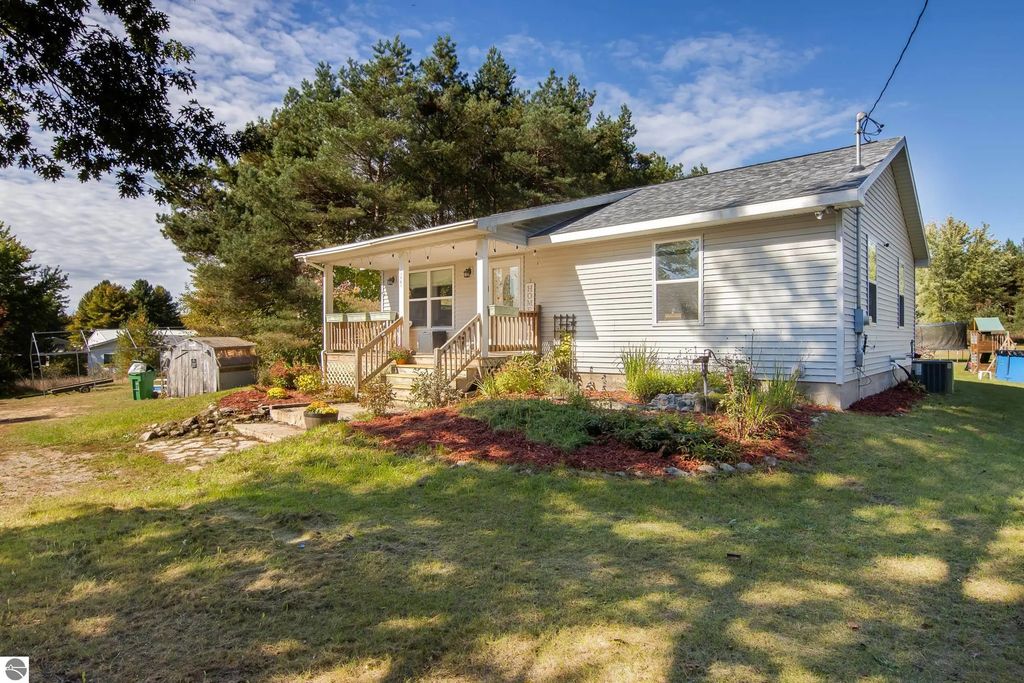 3261 E County Line Road, Kingsley