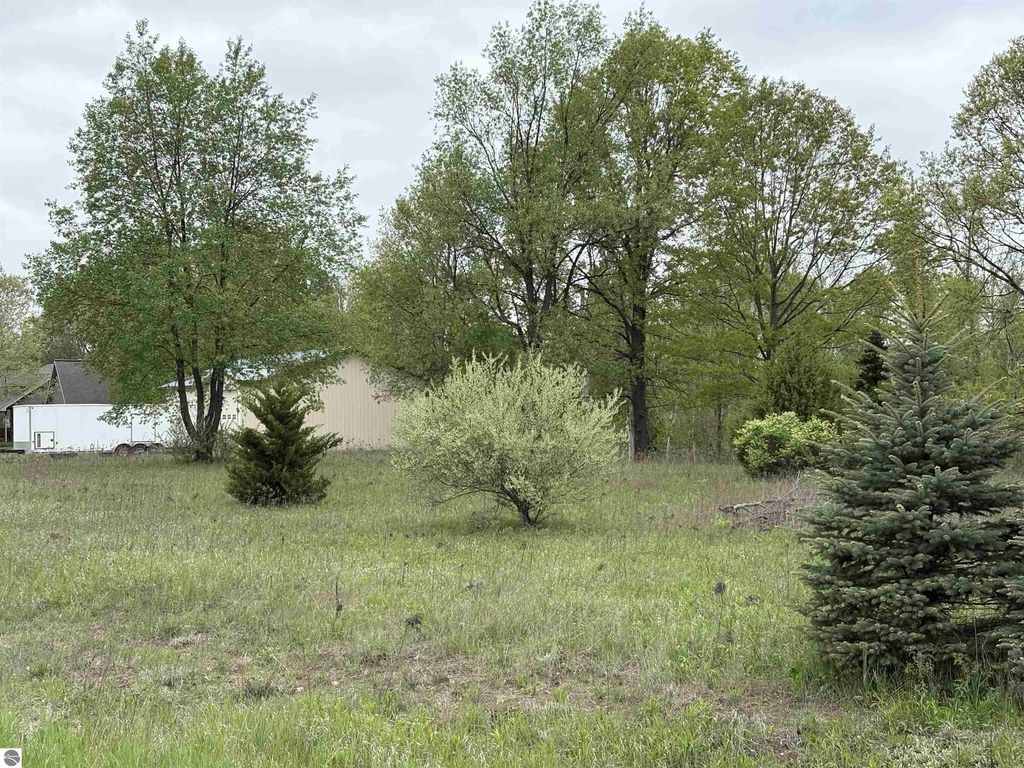 1053,1055,1057 Bonanza Lane, Weidman